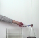 OER-UCLouvain: Vidéo et fiche pédagogique : expérience de mécanique des fluides - Fontaine d'eau créée par une différence de pression