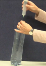 OER-UCLouvain: Vidéo et fiche pédagogique : expérience de mécanique des fluides - Mouvement d'un ludion commandé par une seringue