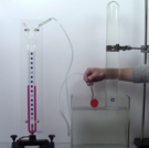 OER-UCLouvain: Vidéo et fiche pédagogique : expérience de mécanique des fluides - Pression à l'intérieur d'une éprouvette retournée remplie d'eau