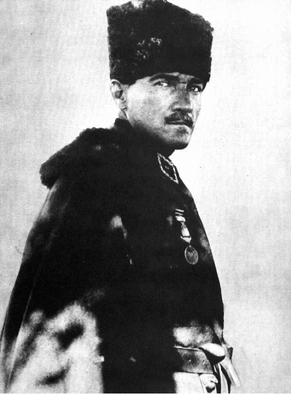 Hero of the Turkish Army: Mustafa Kemal and the Dardanelles Campaign