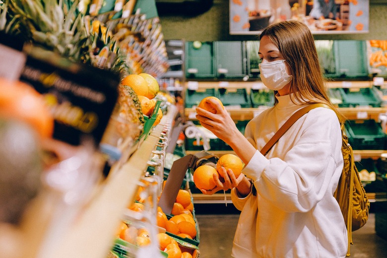 Spanish Level 1 Activity: Vamos de compras en el supermercado By Dina Espy